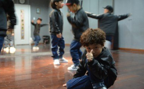 孩子到嘻哈帮学习街舞多久能够学成